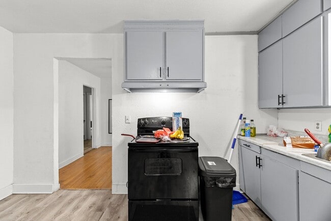 Building Photo - 1322 N Lincoln Ave