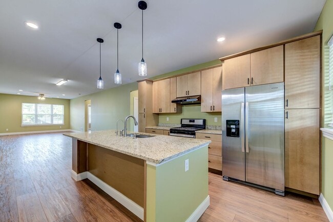Building Photo - Updated 2 Bed 2 Bath Near SSM Cardinal Gle...