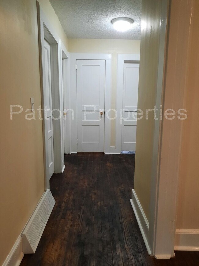 Building Photo - College Place Home