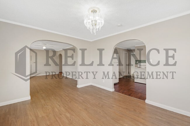 Building Photo - 2225 N Chautauqua St