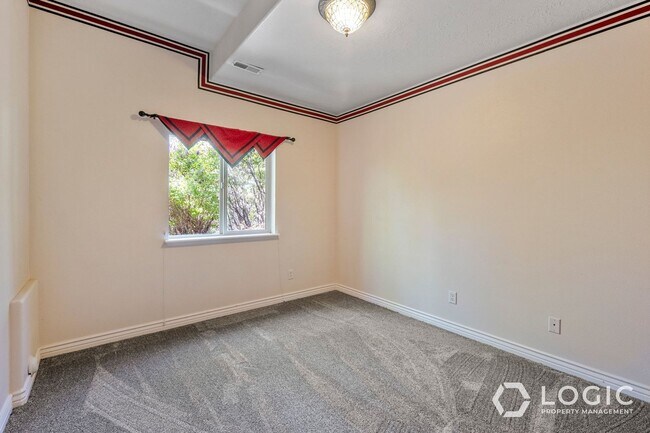 Building Photo - 9223 Silver Lake Dr