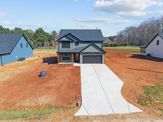 Building Photo - New Salisbury 4 bedroom 2.5 bathroom
