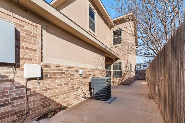 Building Photo - 201 Old Course Rd