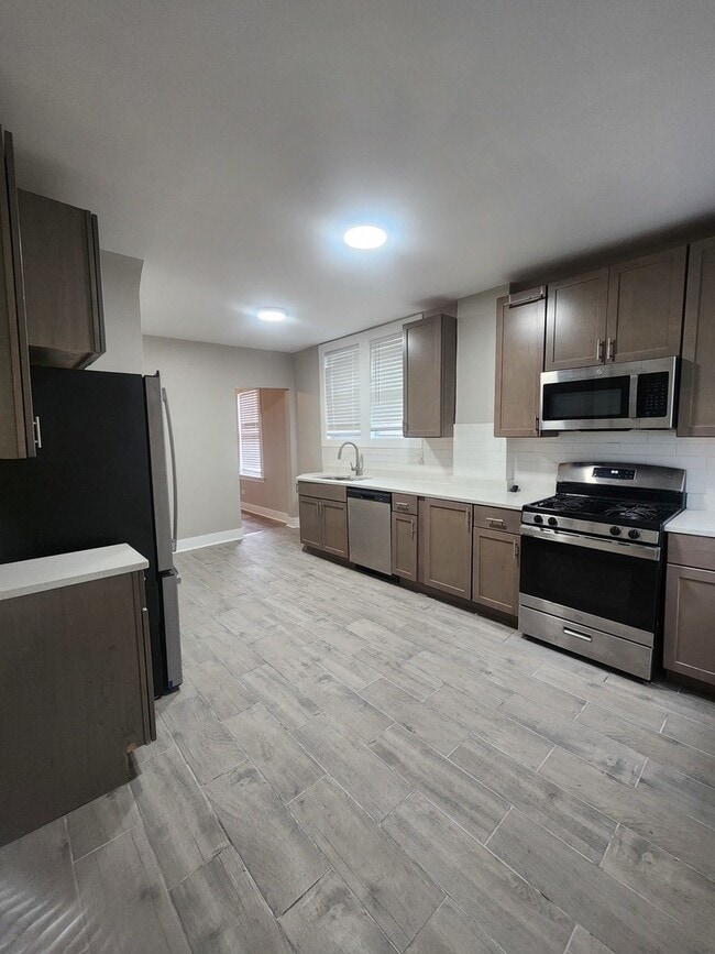 Building Photo - 8000 S Woodlawn Ave