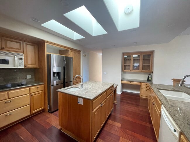 Building Photo - 4461 Santa Cruz Ave