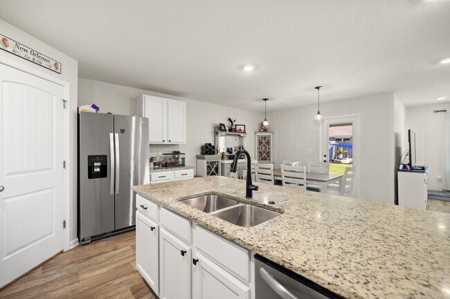 Building Photo - 1016 Limpkin St