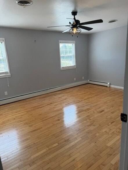 Building Photo - 9 Pilgrim Ln