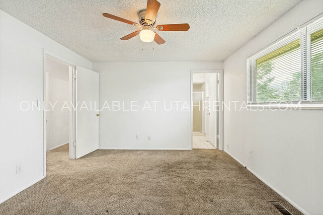 Building Photo - 262 1165 N