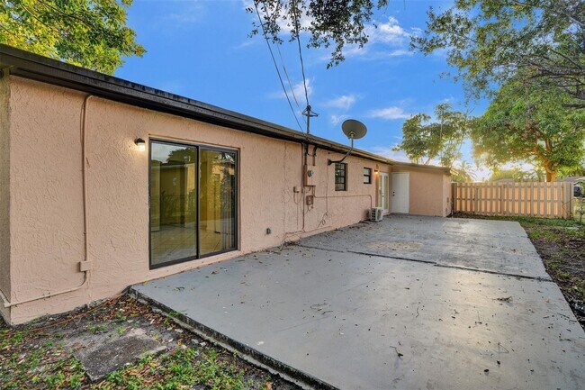 Building Photo - 1142 NW 43 Terrace