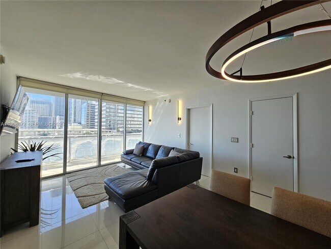 Building Photo - 495 Brickell Ave