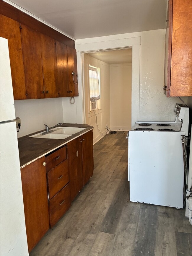 Building Photo - 1312 Hansen Ave
