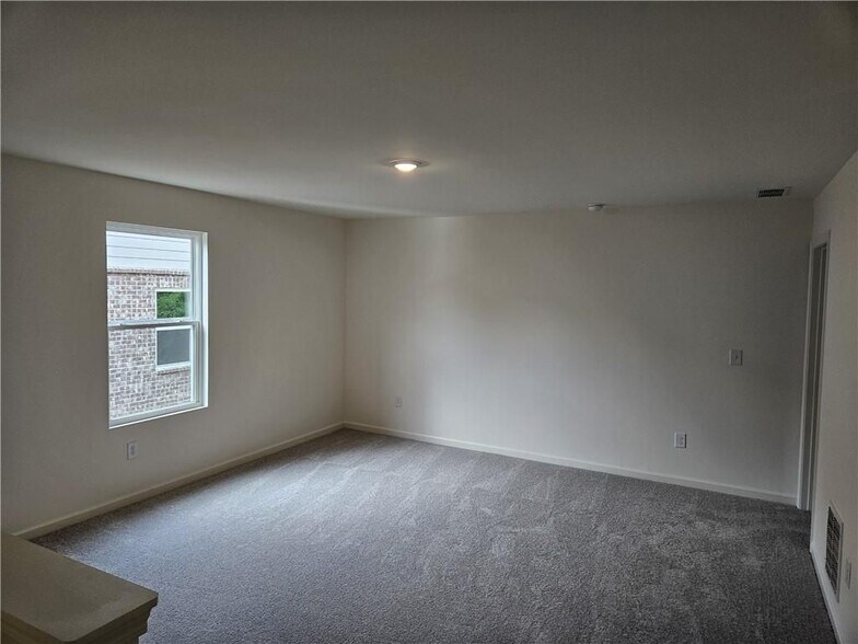 Building Photo - 326 Silverton Dr