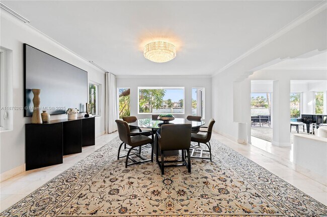 Building Photo - 617-625 E Dilido Dr