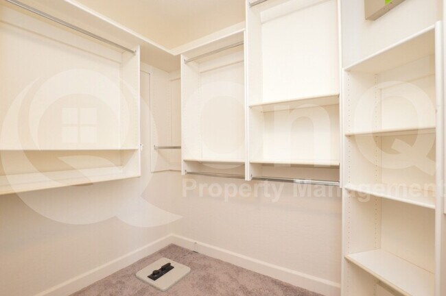 Building Photo - 1312 W Chilton Ave