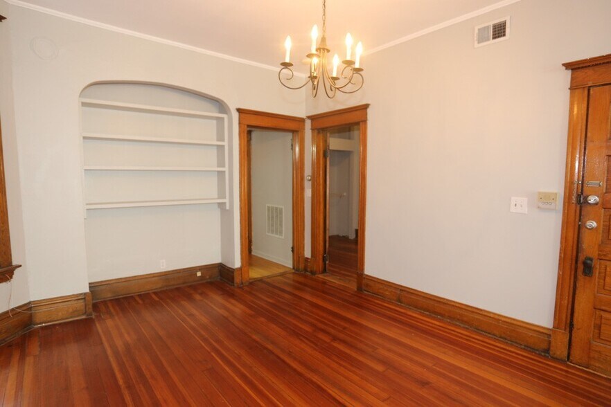 Building Photo - 1326 N Claremont Ave