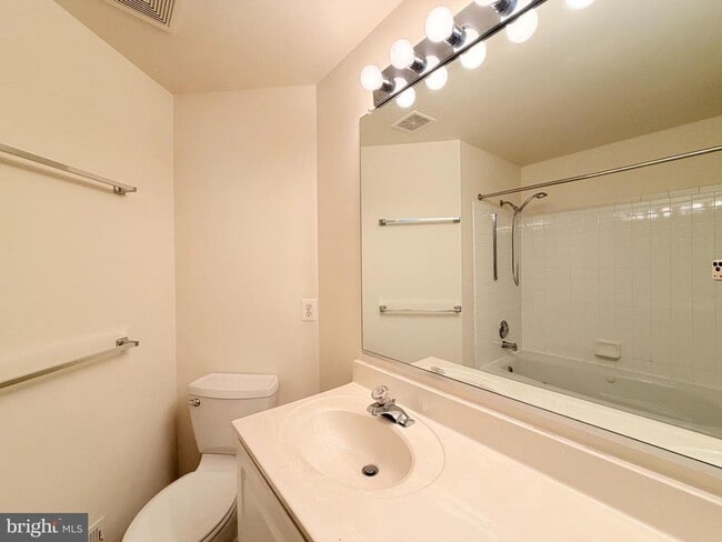 Building Photo - 112 Rabbit Chase Dr