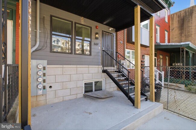 Building Photo - 669 N 39th St