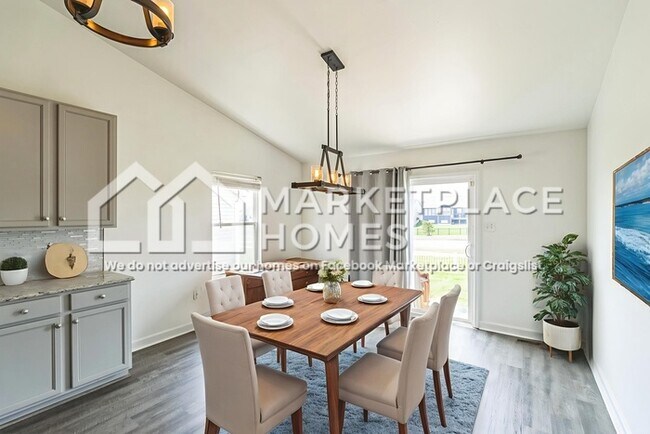 Building Photo - 1717 Briarmanor Dr