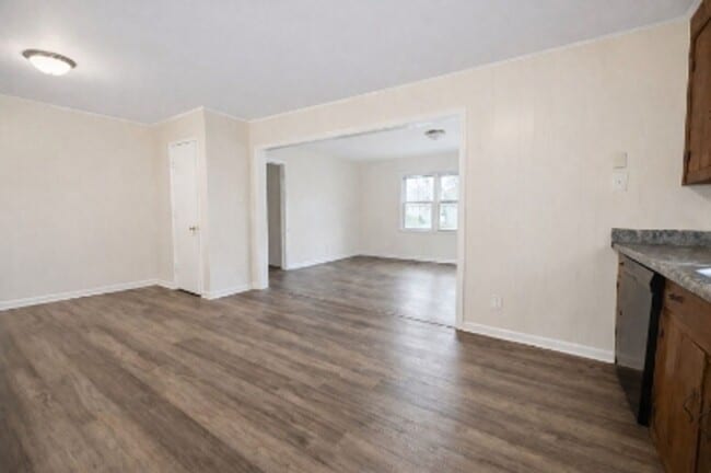 Building Photo - 1205 Broadus Ave SE