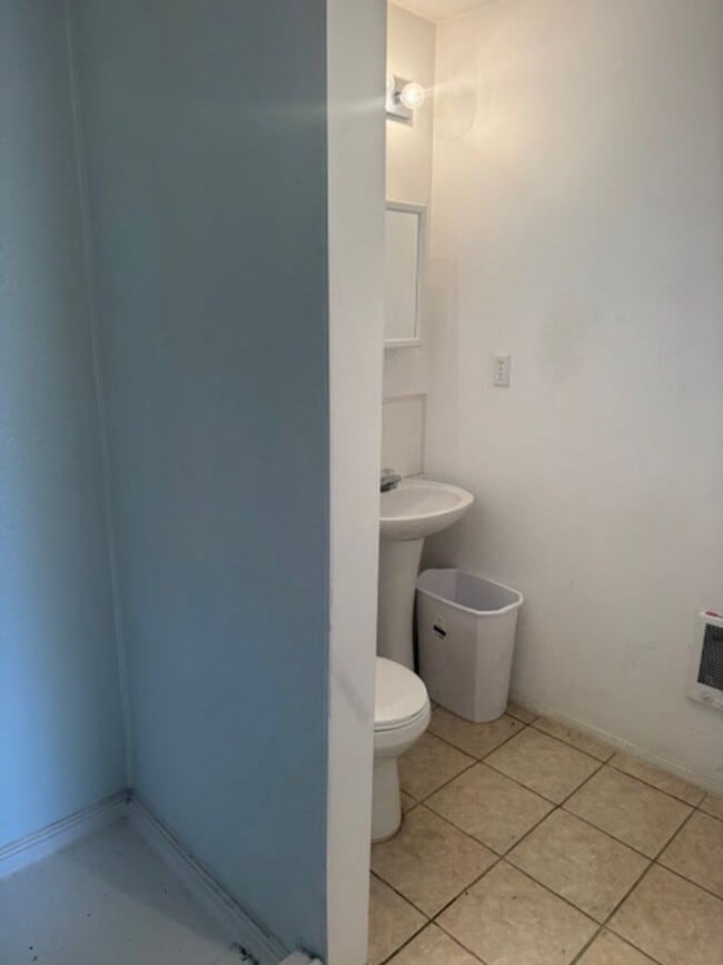 Building Photo - Beautiful 3 bed 2 bath rambler in South Hi...