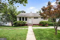 Building Photo - 1606 Crawford Dr