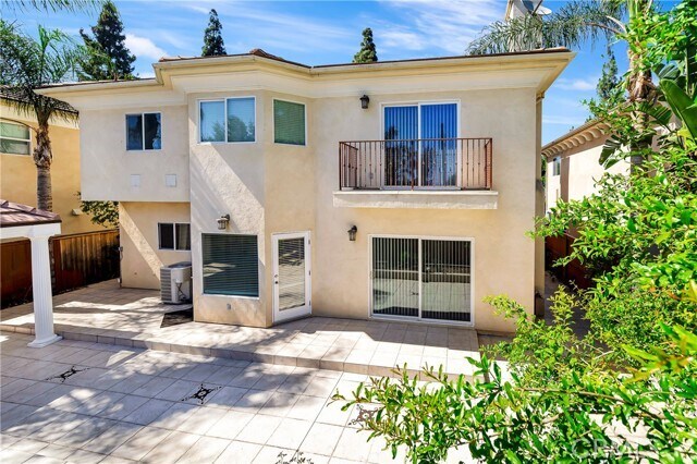 Building Photo - 15814 San Fernando Mission Blvd