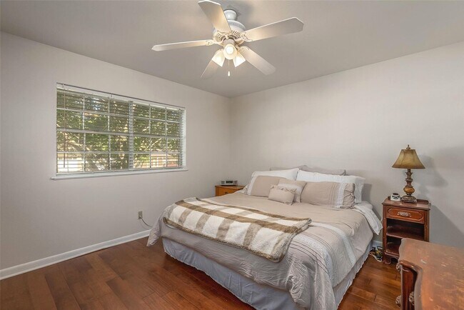 Building Photo - Available Now in Beautiful Southern Hills!