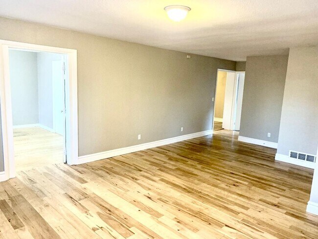 Building Photo - Spacious 4-Bedroom Home in Berkeley – Grea...