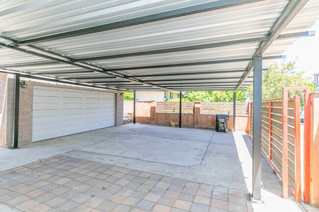 Building Photo - 18605 Valerio St