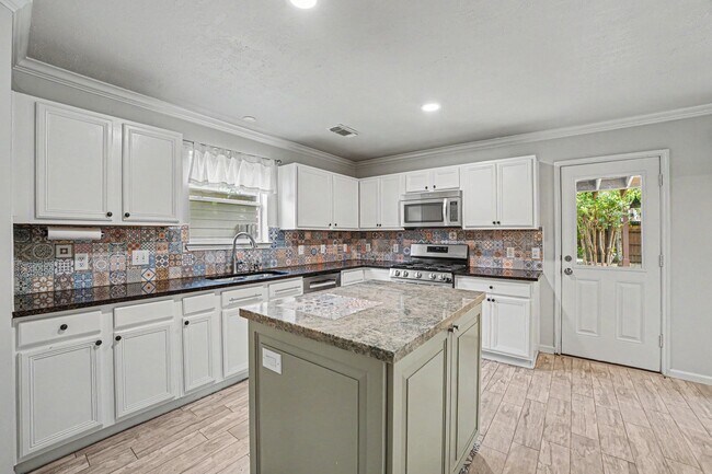 Building Photo - 25338 Barmby Dr