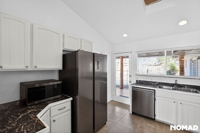 Building Photo - Charming 4BR House in Phoenix