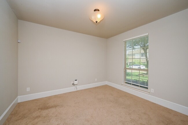 Building Photo - 30154 Southern Sky Dr