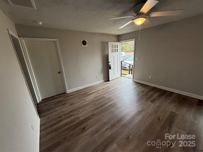 Building Photo - 705 N Main St