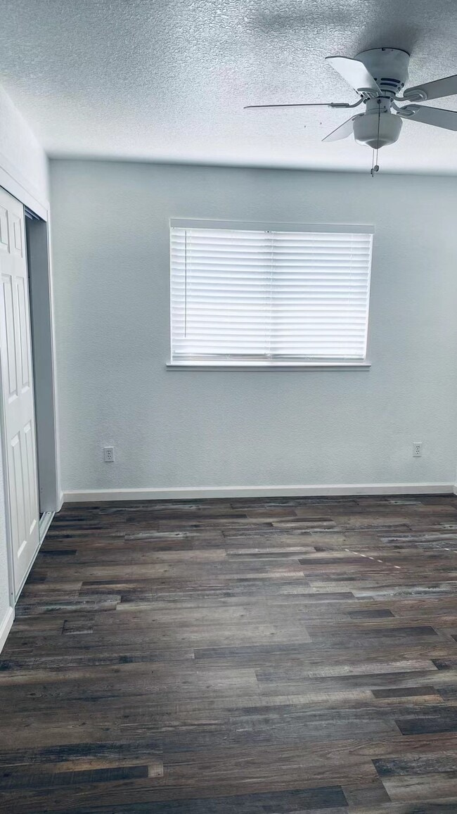 Building Photo - 711 Sandpiper Ln