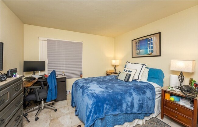 Building Photo - Comfort and Convenience in This Beautiful Mira Mesa Condo