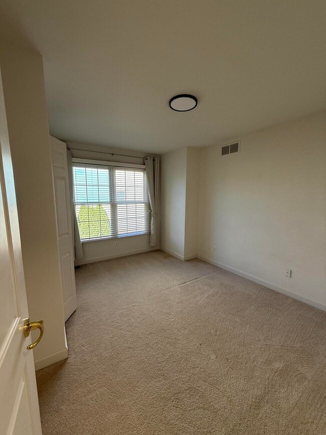 Building Photo - 18145 Shoreline Ct