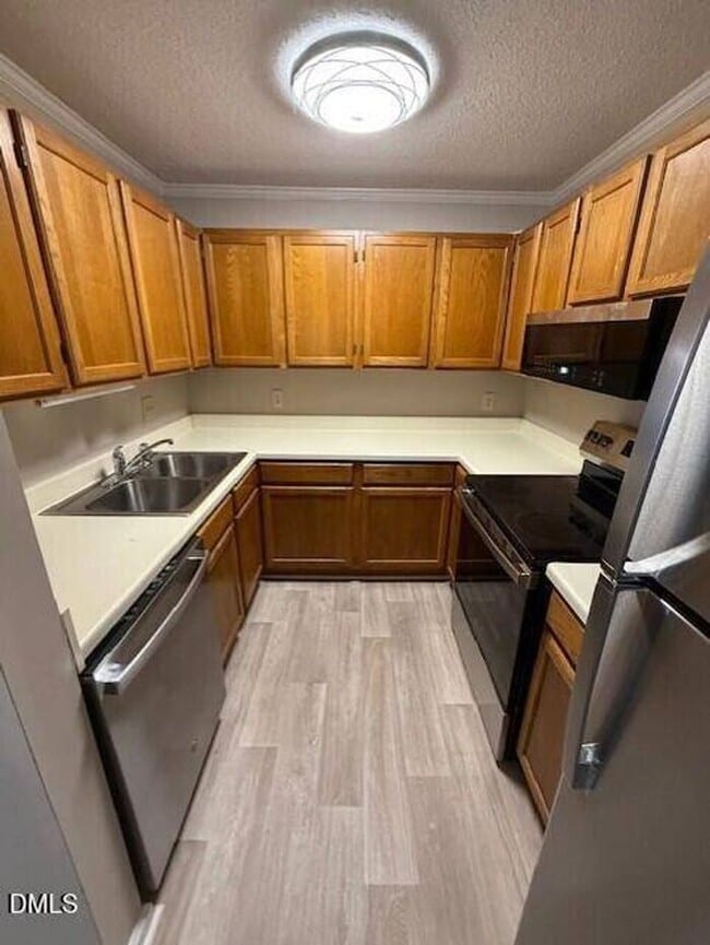 Building Photo - Awesome two-bedroom townhome!