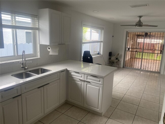 Building Photo - 3251 SW 67th Ave