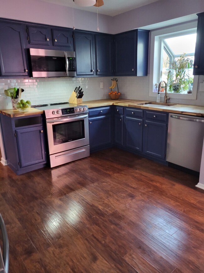 Building Photo - 104 Windsor Ct