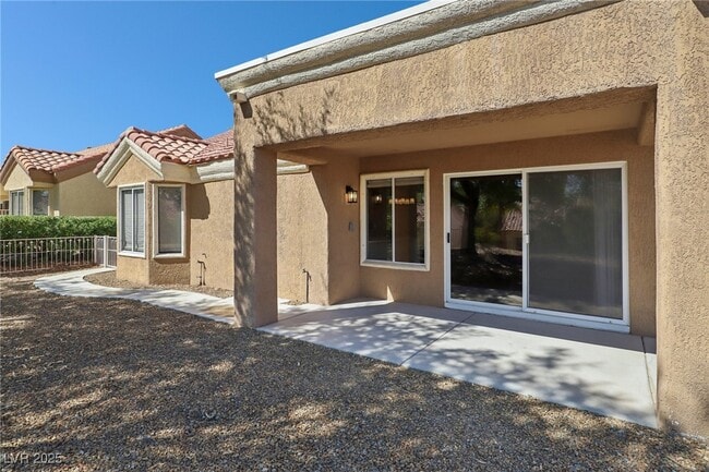 Building Photo - 2548 Tumble Brook Dr