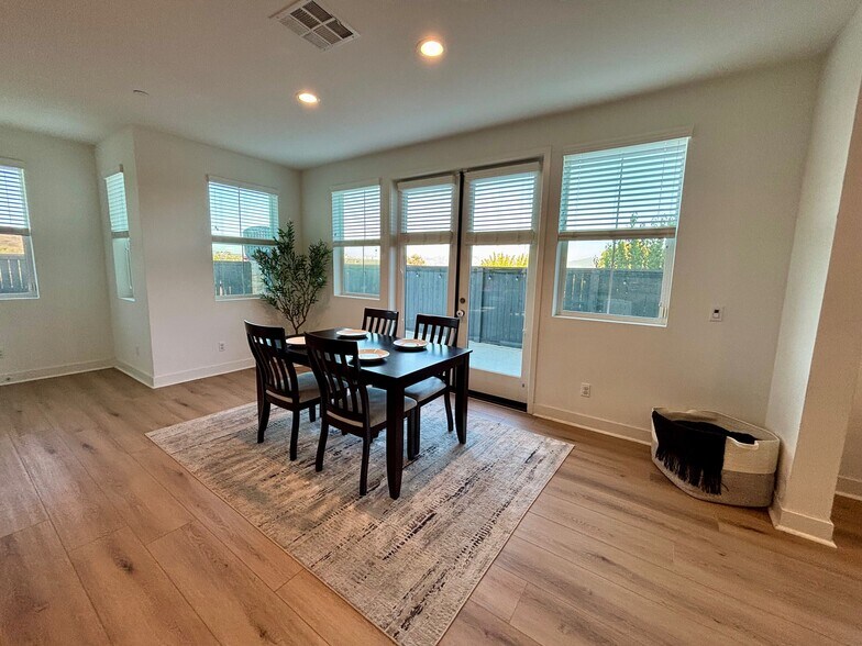 Building Photo - 8718 Aruba Ln