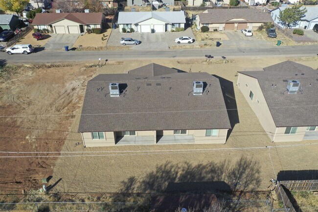 Building Photo - 3027 N Corrine Dr