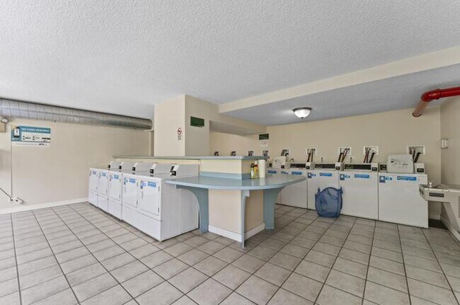 Building Photo - 2754 N Hampden Ct