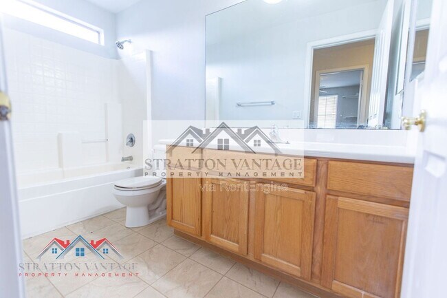 Building Photo - 2805 S Abbey Cir