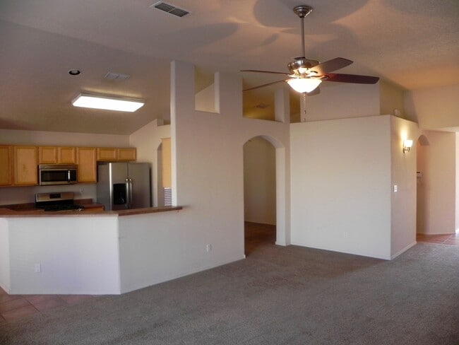 Building Photo - Great Single Story Home In Highly Desirabl...
