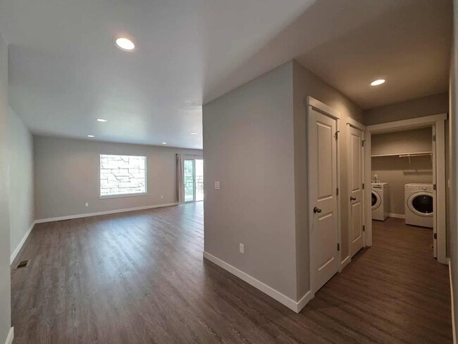 Building Photo - Amazing Brand New Home with 3 Bedrooms & 2...