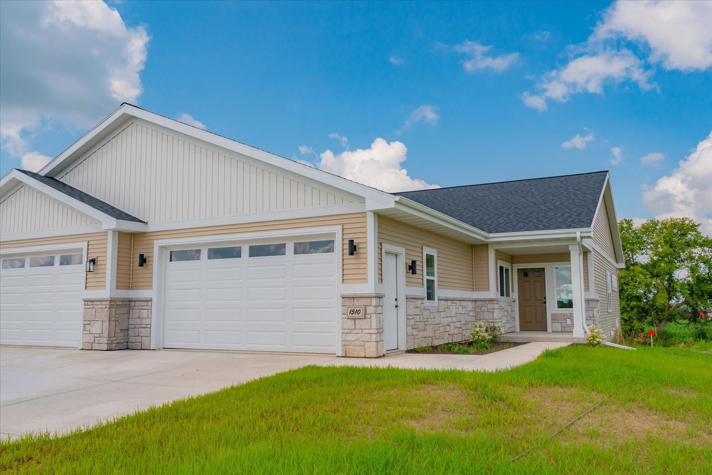 Building Photo - 1430 Palm Grass Way