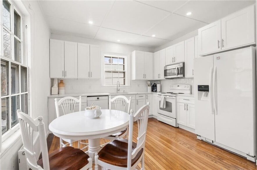 Building Photo - 42 Mann Ave