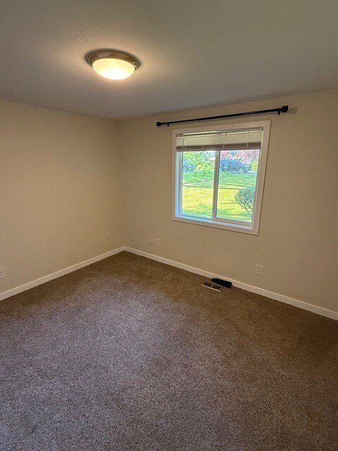 Building Photo - RARE FIND! 5 Bedroom Rambler with Fenced i...