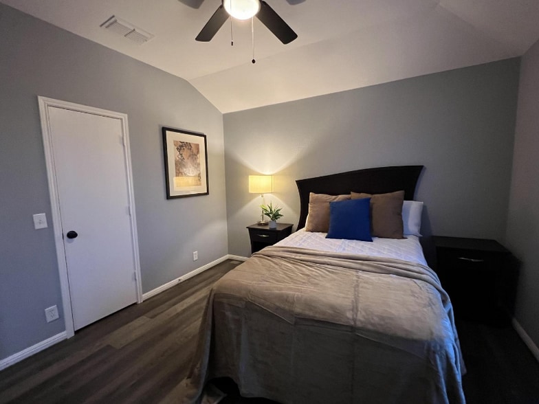 Building Photo - 4718 Dorchester Heights Ln